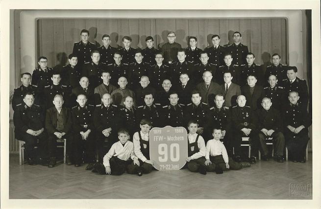 Gruppenfoto zum 90-jährigen Jubiläum