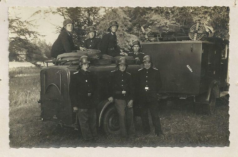Leichtes Löschfahrzeug LF 8 Mercedes mit Mannschaft